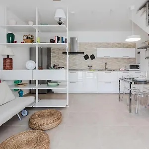  Appartamento Comfy W/ Private Parking